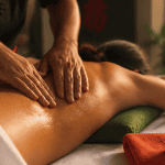 Massage du bas du dos mains huile ambiance détente