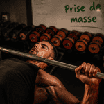 Athlète prise de masse musculaire développé couché