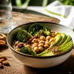 aliment riche en fibre constipation bol quinoa brocolis avocat