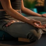 Position lotus : erreurs anatomiques qui mettent les genoux en péril