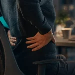 Douleur musculaire au dos : contracture lombaire, posture penchée