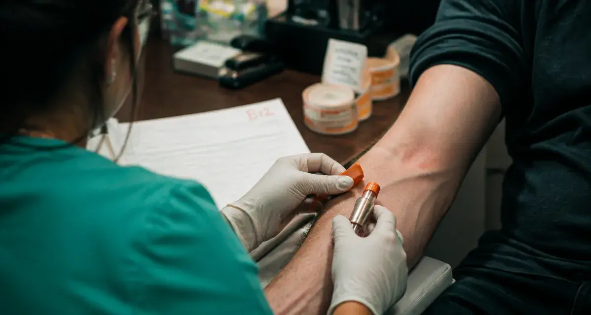 Vitamine B12 prise de sang : prélèvement à jeun et taux normal