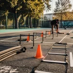 Matériel préparateur sportif pour parcours vitesse et force : plots, échelle et mini-haies