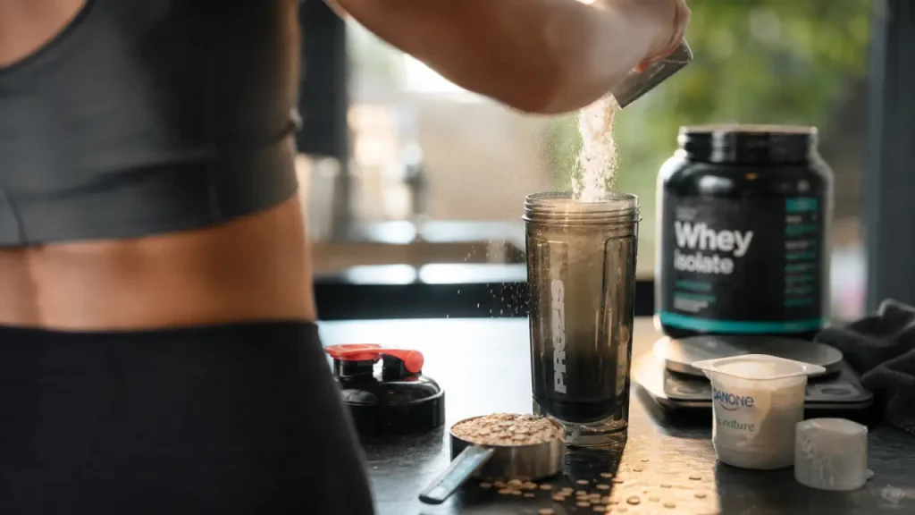 La whey aide à maigrir chez la femme, si elle sert la satiété et le déficit calorique