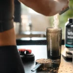 Protéine whey pour maigrir femme avis : shaker et ingrédients pour satiété